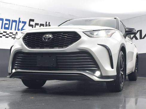 Used 2021 Toyota Highlander XSE AWD/4WD image 17