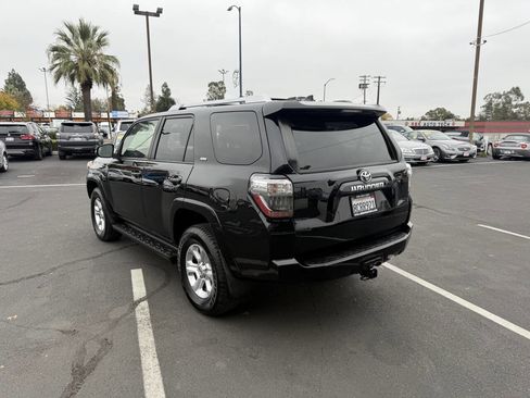 Used 2018 Toyota 4Runner SR5 Premium image 5