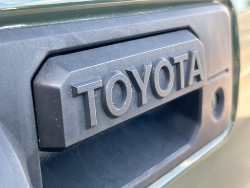 Used 2021 Toyota Tacoma Limited AWD/4WD image 7
