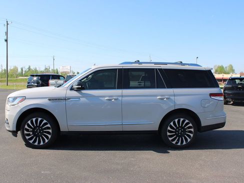 Used 2023 Lincoln Navigator Reserve image 6