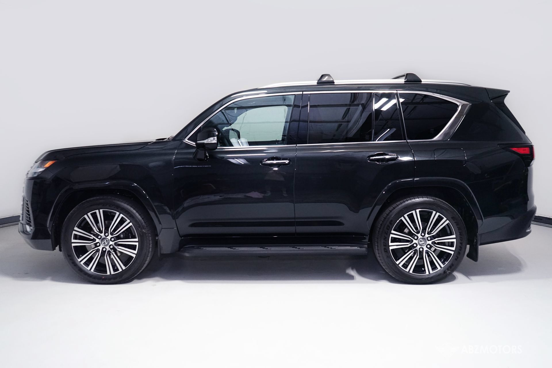Used 2026 Lexus LX 600 4WD w/ Luxury Package image 4