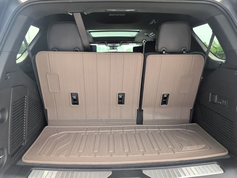 Used 2025 GMC Yukon Denali Ultimate w/ LPO, Floor Liner Package AWD/4WD image 5