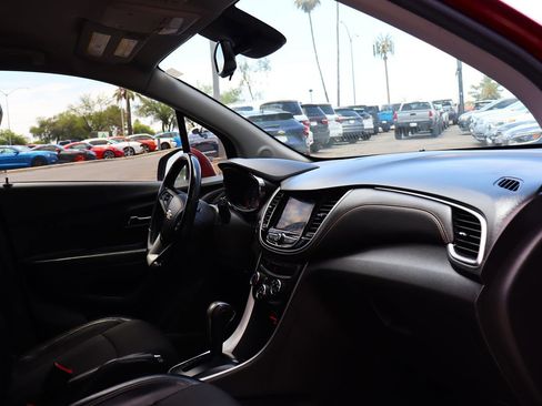 Used 2022 Chevrolet Trax LT w/ LT Convenience Package FWD image 31