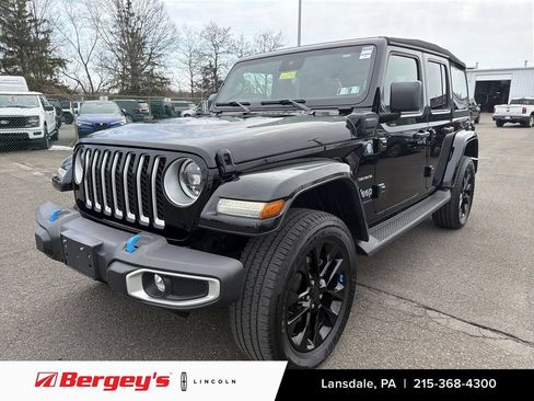 Used 2023 Jeep Wrangler Unlimited Sahara w/ Cold Weather Group AWD/4WD image 1