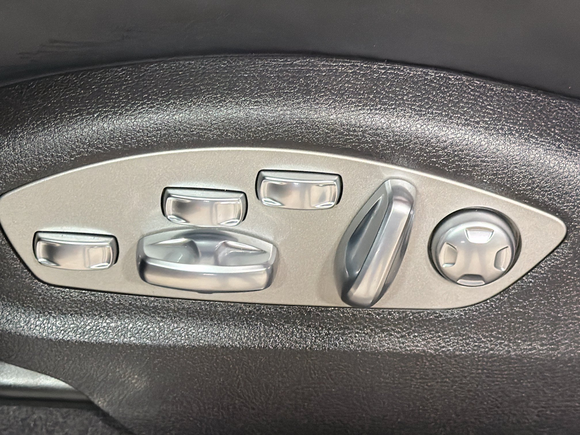 Used 2026 Porsche Macan S AWD/4WD image 25