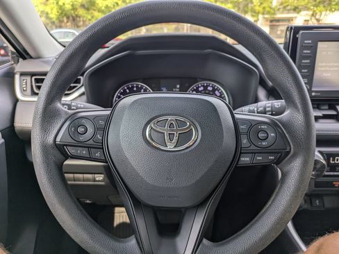 Used 2022 Toyota RAV4 XLE w/ Convenience Package FWD image 27