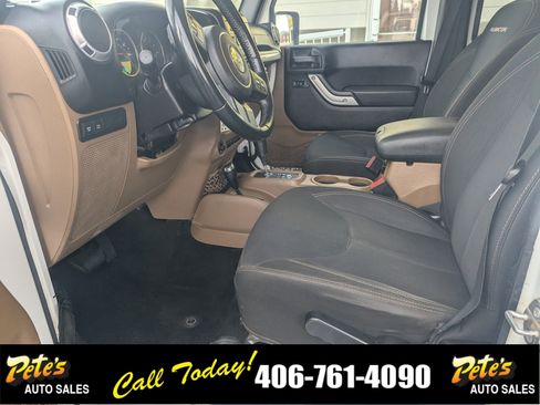 Used 2015 Jeep Wrangler Unlimited Rubicon w/ Max Tow Package image 22