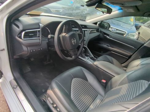 Used 2018 Toyota Camry SE w/ Accessory Appearance Package FWD image 7