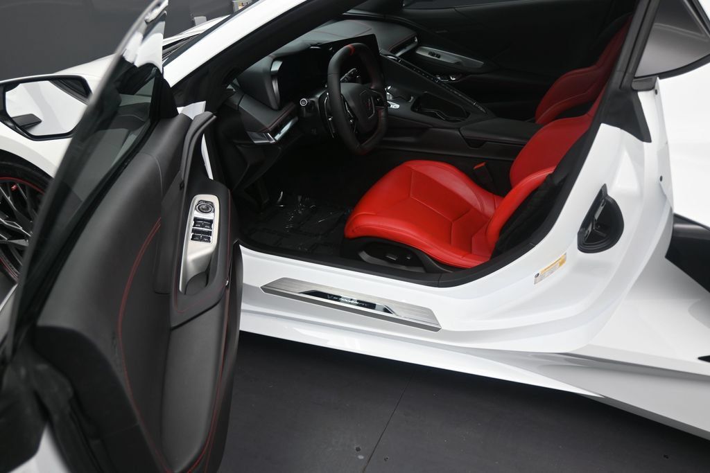 Used 2024 Chevrolet Corvette Stingray Convertible w/ 1LT RWD image 10