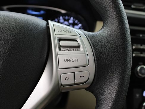 Used 2016 Nissan Rogue SV FWD image 26