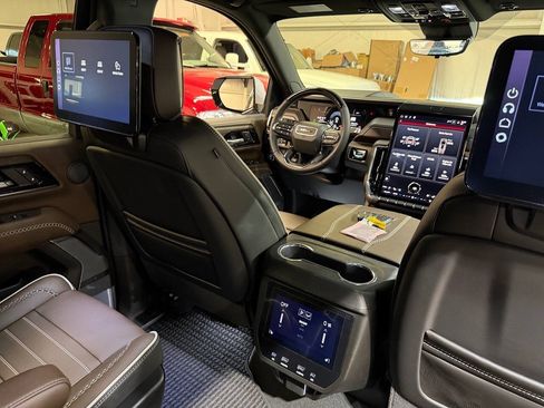 Used 2026 GMC Yukon XL Denali Ultimate AWD/4WD image 5