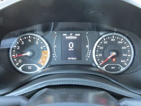 Used 2020 Jeep Renegade Latitude w/ Popular Equipment Group FWD image 18