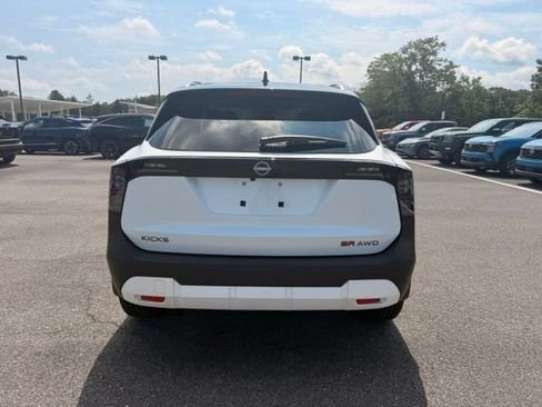 New 2026 Nissan Kicks SR w/ SR Premium Package AWD/4WD image 6