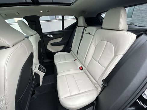 Certified 2025 Volvo XC40 B5 Ultra w/ Climate Package AWD/4WD image 13
