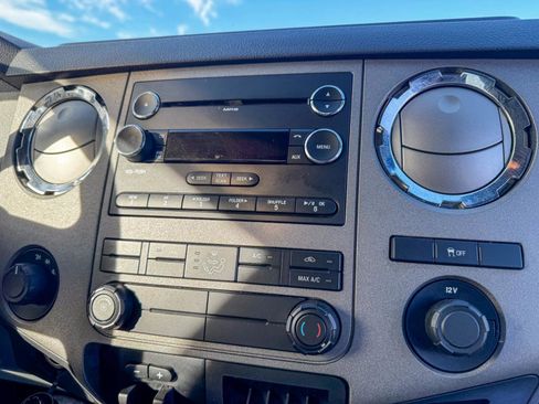 Used 2011 Ford F250 XLT w/ XLT Interior Pkg image 28