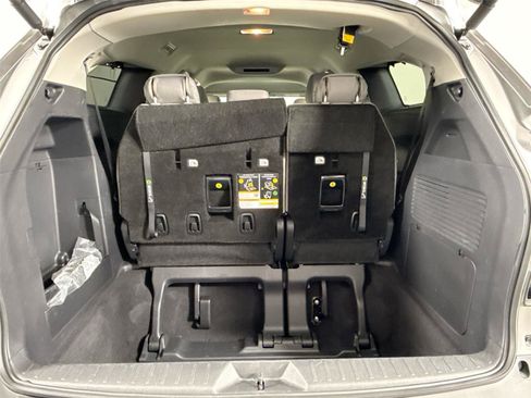 Certified 2026 Toyota Sienna LE FWD image 35