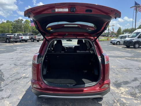 Used 2018 Toyota RAV4 XLE FWD image 11