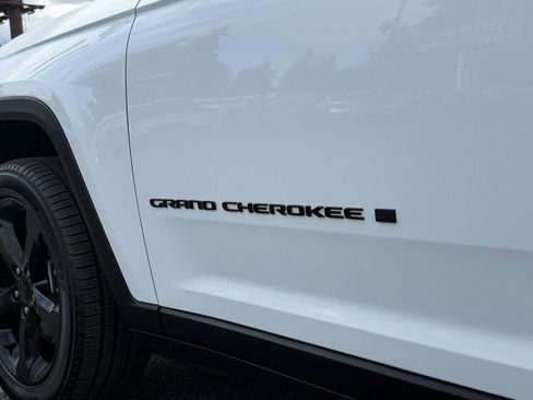 Used 2023 Jeep Grand Cherokee L Limited w/ Luxury Tech Group II AWD/4WD image 35