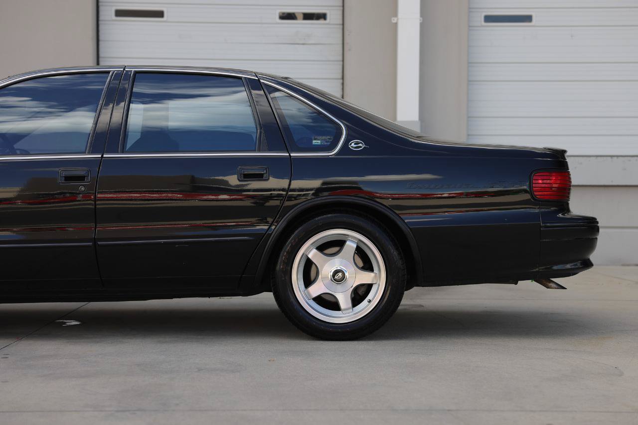 Used 1995 Chevrolet Caprice SS RWD image 40