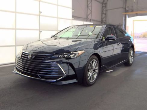 Used 2019 Toyota Avalon XLE w/ Carpet Mat Package FWD image 1