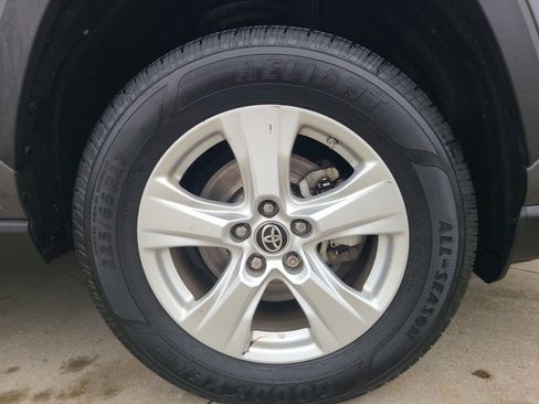 Used 2021 Toyota RAV4 LE w/ Carpet Mat Package (TMS) image 9