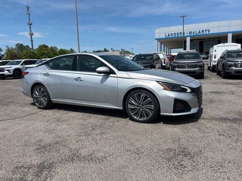 Used 2023 Nissan Altima 2.5 SL image 1