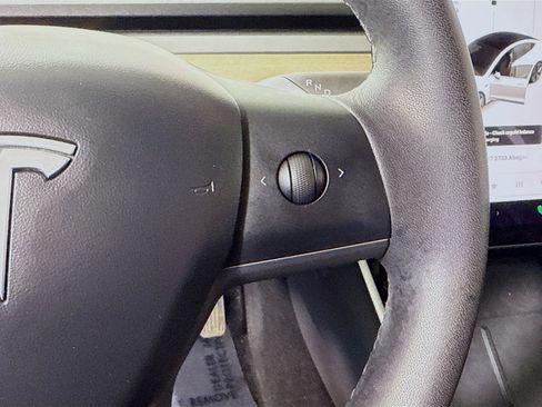 Used 2020 Tesla Model 3 Standard Range Plus image 15