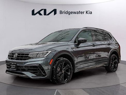 Used 2024 Volkswagen Tiguan SE R-Line image 3