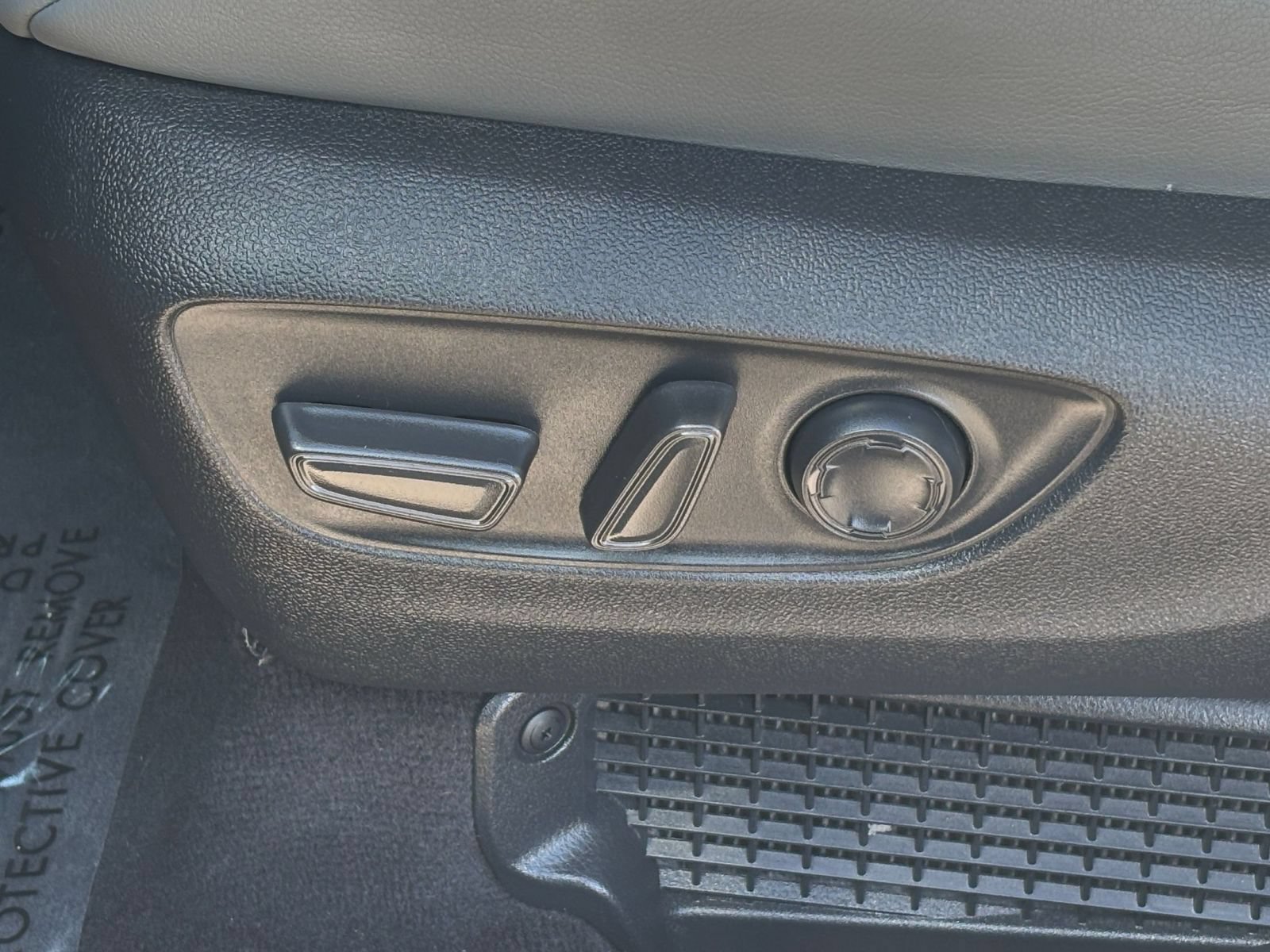 Used 2025 Toyota Sienna XLE FWD image 21