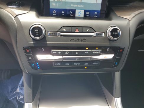 Used 2020 Ford Explorer Platinum w/ Premium Technology Package image 28