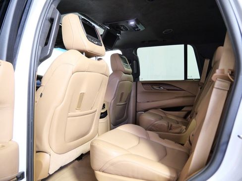 Used 2017 Cadillac Escalade Platinum image 14
