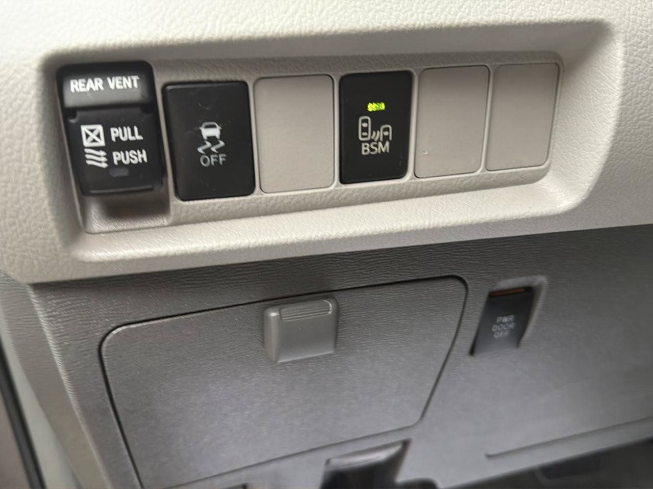 Used 2016 Toyota Sienna XLE AWD/4WD image 12
