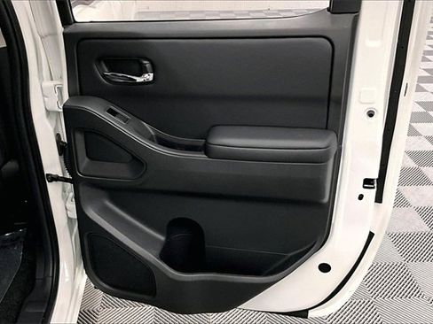 New 2025 Nissan Frontier SV image 31