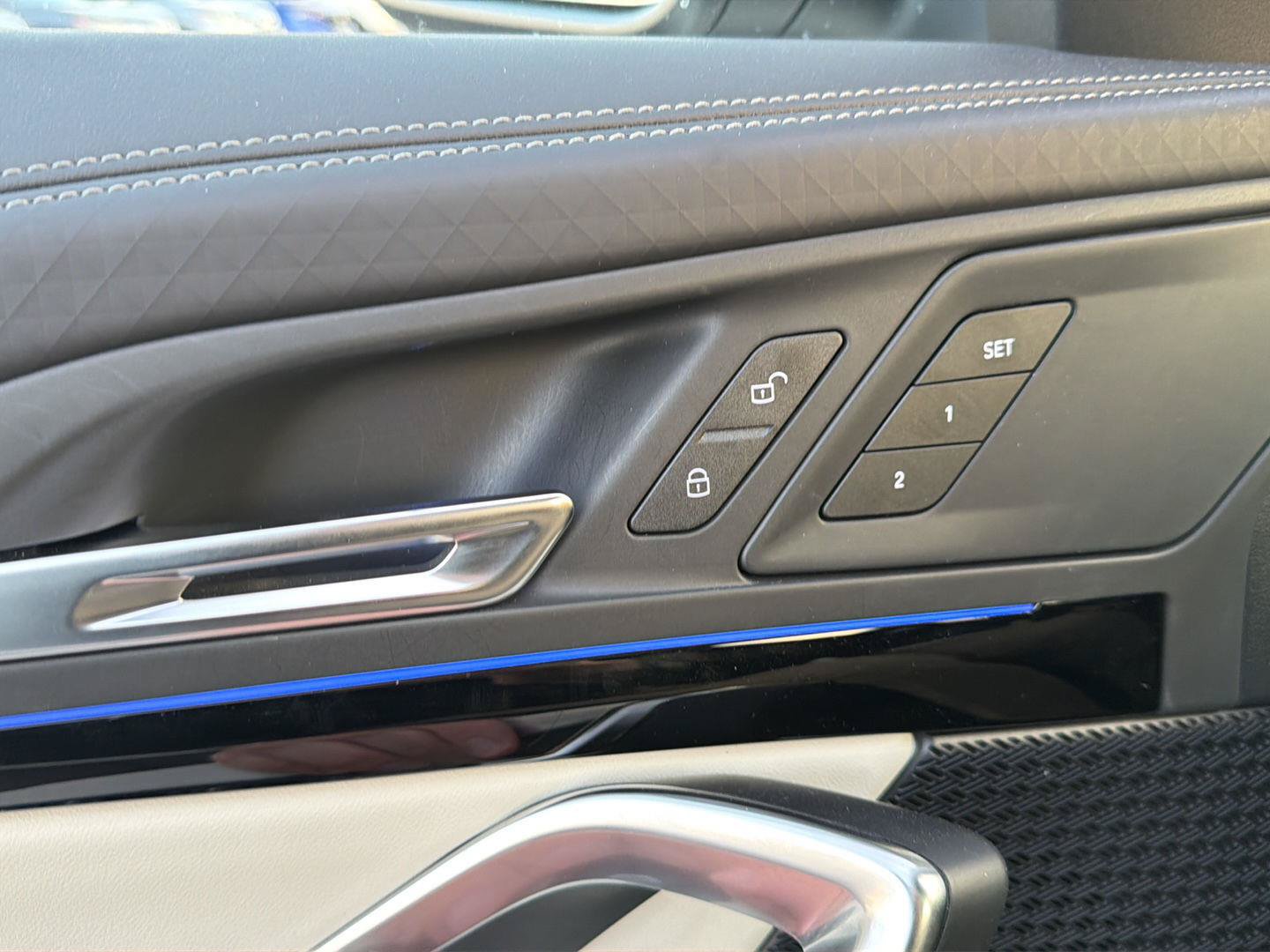 Used 2025 BMW X2 xDrive28i w/ Technology Package AWD/4WD image 18