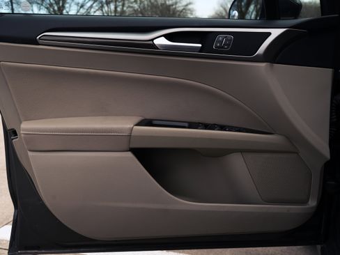 Used 2019 Ford Fusion SEL image 38