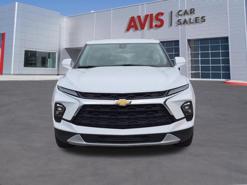 Used 2025 Chevrolet Blazer LT FWD image 2