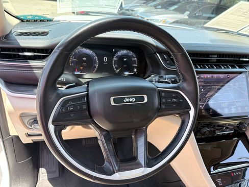 Used 2022 Jeep Grand Cherokee L Limited AWD/4WD image 11