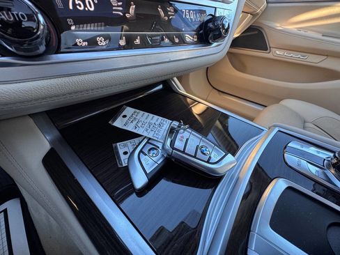 Used 2016 BMW 750i xDrive image 32