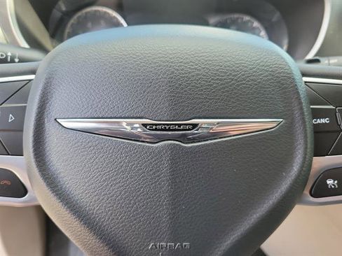 Used 2023 Chrysler Pacifica Touring-L FWD image 20
