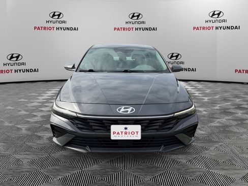 Used 2025 Hyundai Elantra SEL FWD image 8