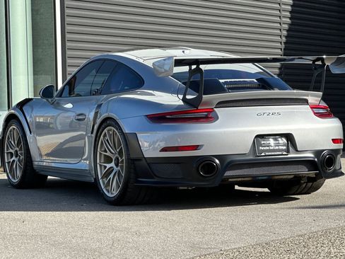 Used 2018 Porsche 911 GT2 RS image 3