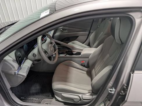 Used 2024 Hyundai Elantra SEL w/ Convenience Package FWD image 15