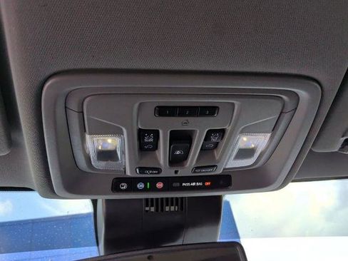 Used 2024 Chevrolet Silverado 2500 LT AWD/4WD image 33