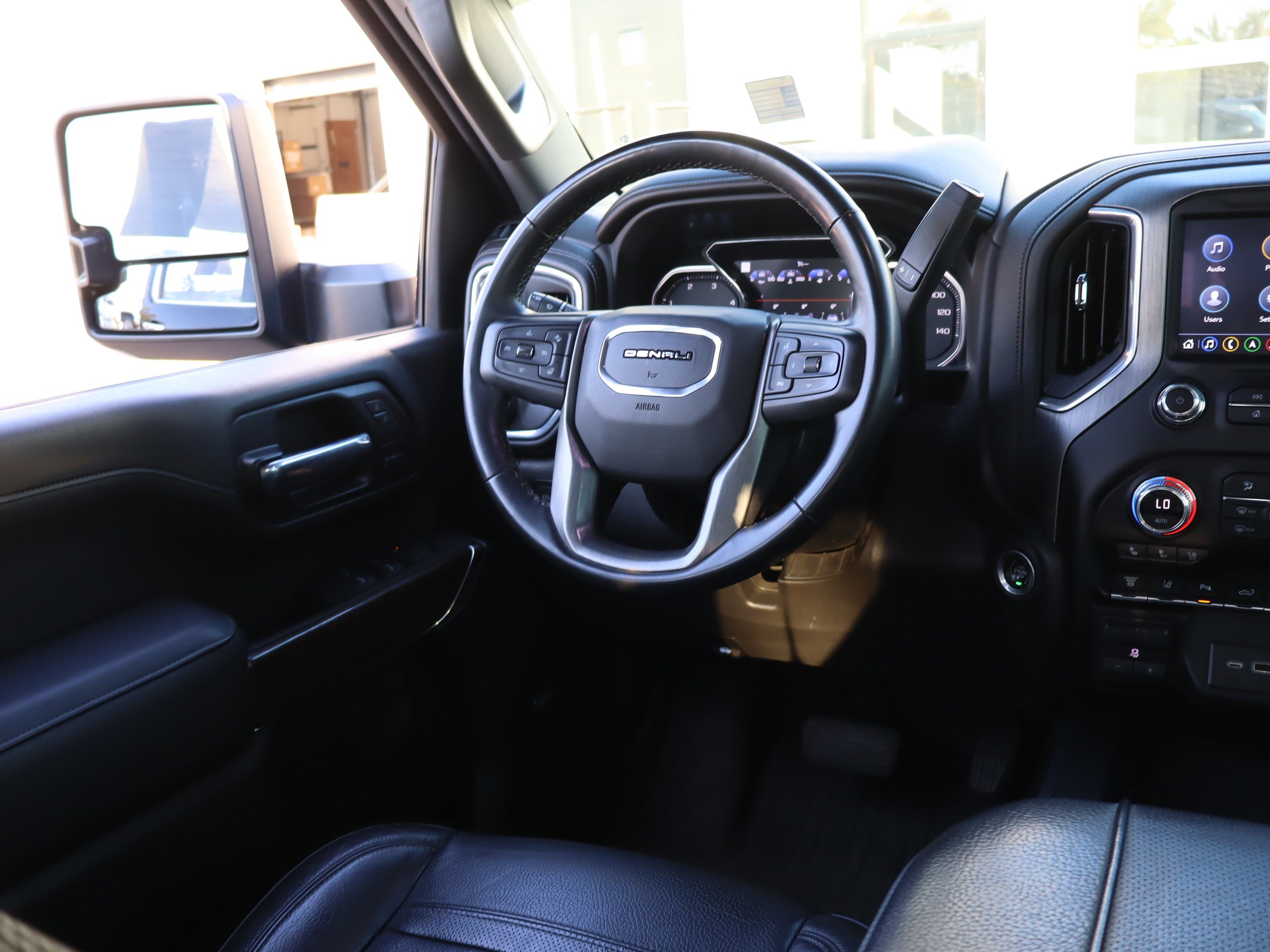 Used 2023 GMC Sierra 2500 Denali w/ Denali Black Diamond Edition AWD/4WD image 17