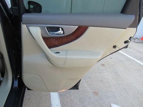 Used 2014 INFINITI QX70 2WD w/ Premium Package image 23