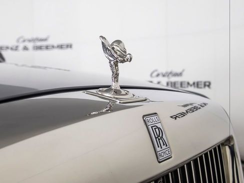 Used 2018 Rolls-Royce Phantom image 17