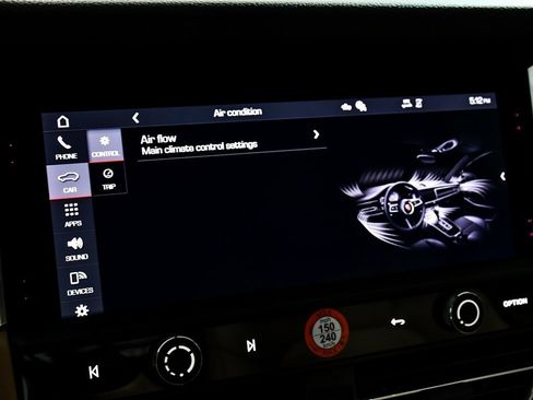 Used 2025 Porsche Macan image 27