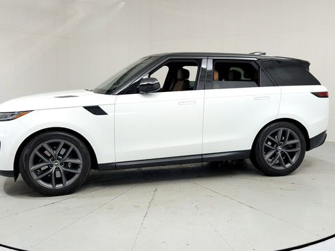 Used 2025 Land Rover Range Rover Sport SE AWD/4WD image 2