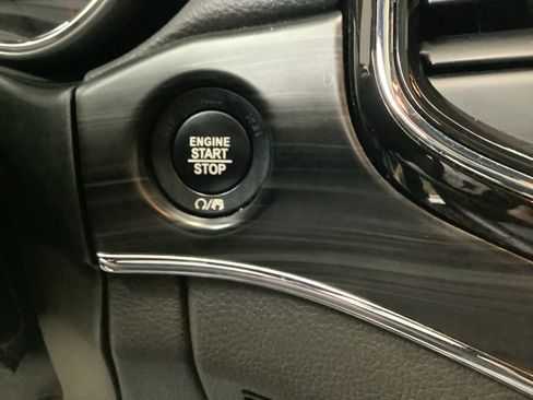 Used 2022 Jeep Grand Cherokee Limited image 18