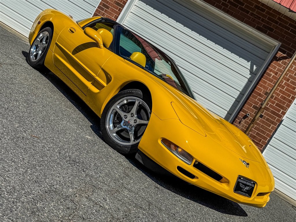 Used 2003 Chevrolet Corvette Coupe w/ Preferred Equipment Group RWD image 30